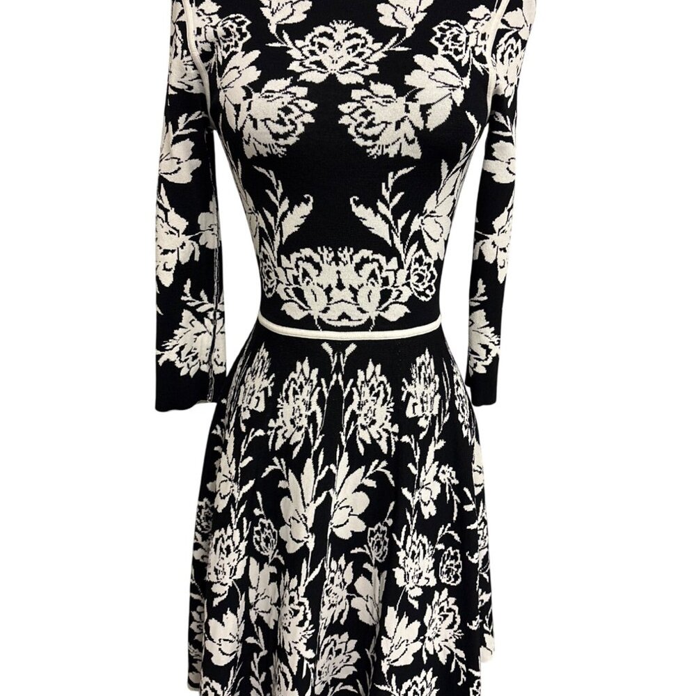 Reversible Black & White Floral Knit Dress 3/4 Sleeves Fit & Flare Style Womens